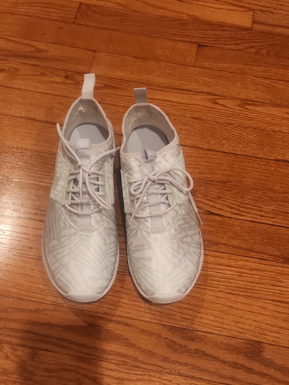 Nike Women's White and Light Gray Patterned Slip-On Sneakers